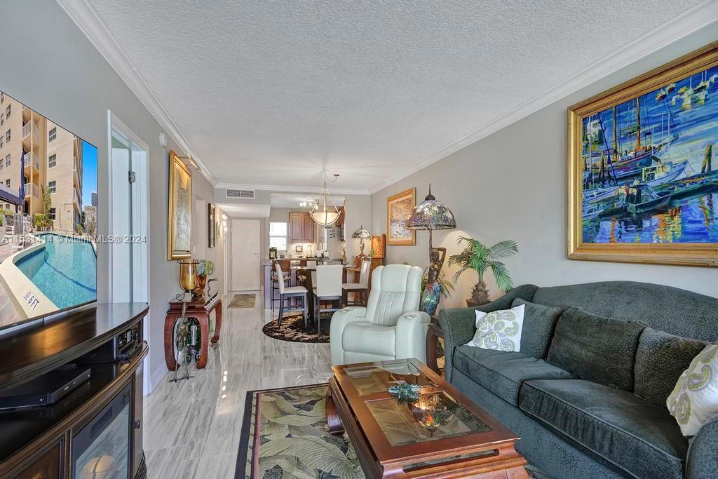 121 Golden Isles Dr # 205