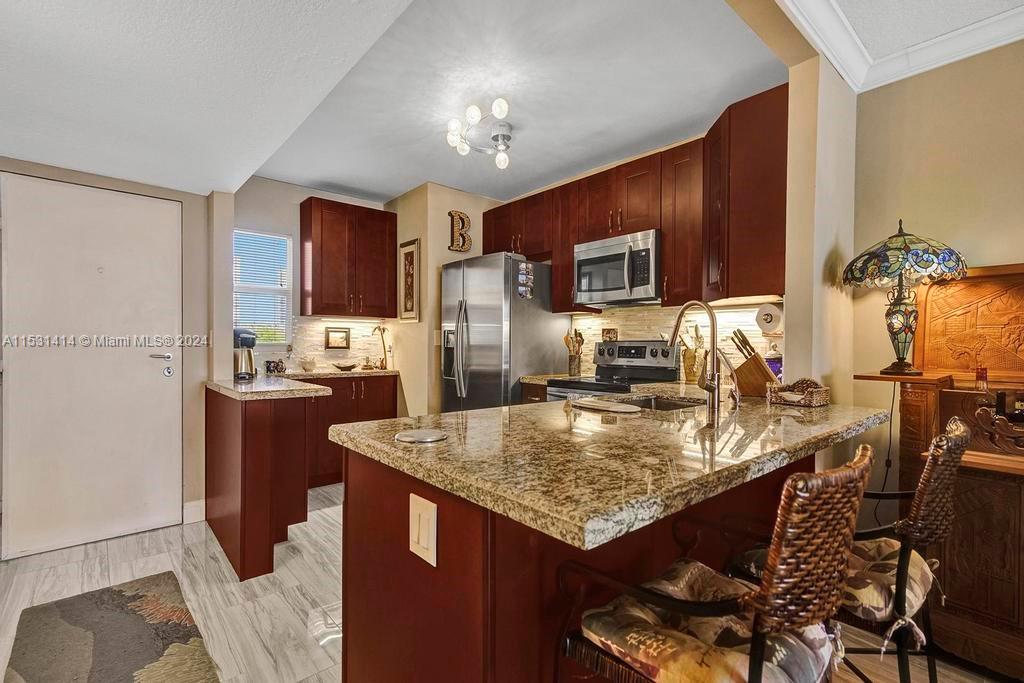 121 Golden Isles Dr # 205