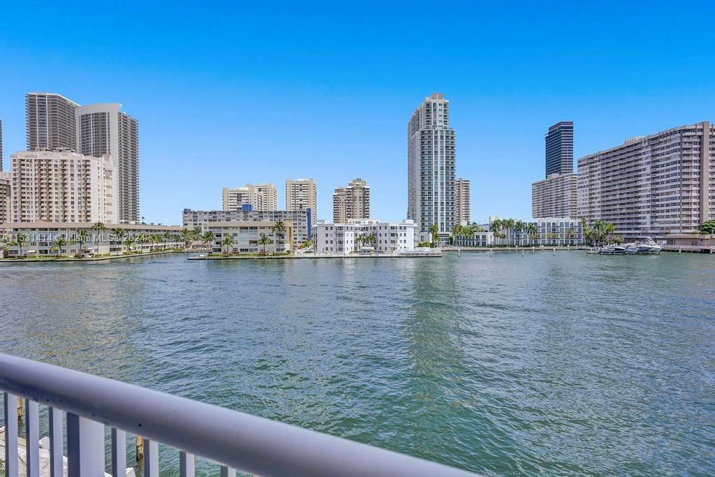 121 Golden Isles Dr # 205