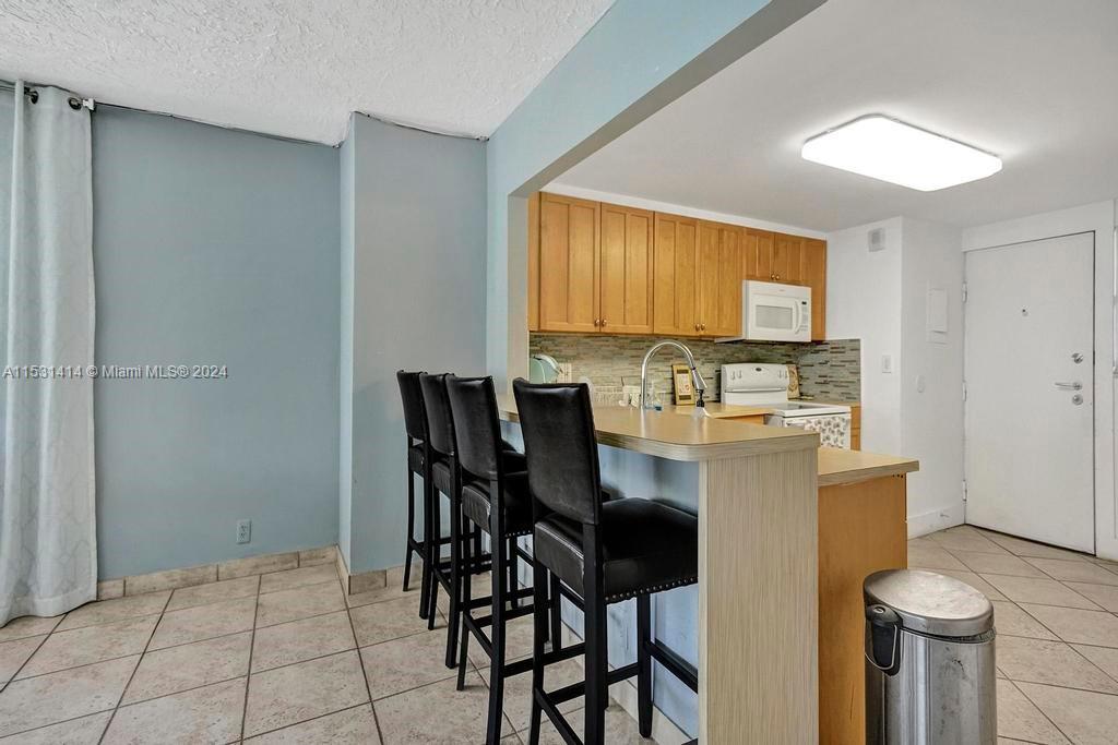 121 Golden Isles Dr # 205