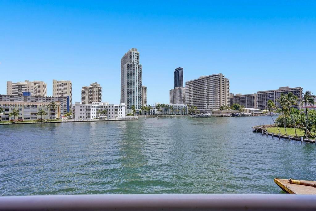 121 Golden Isles Dr # 205