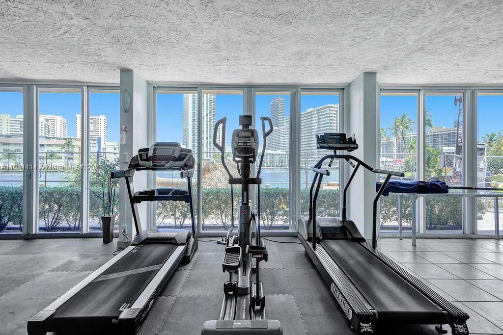 121 Golden Isles Dr # 205