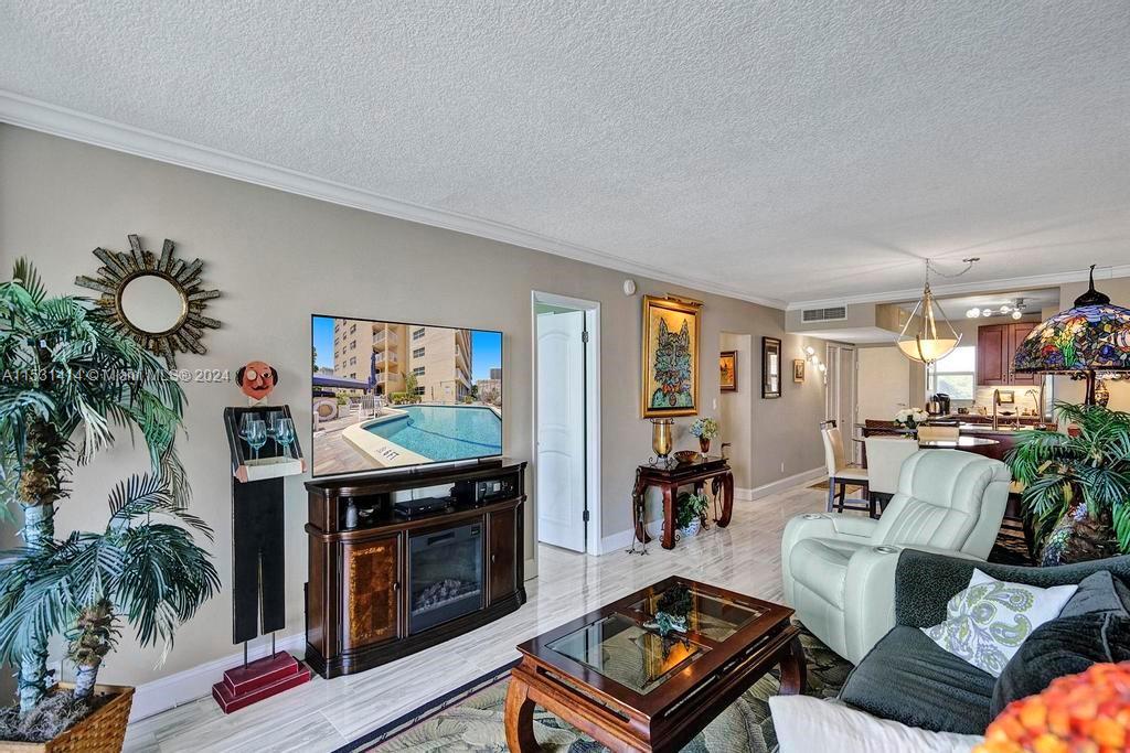 121 Golden Isles Dr # 205