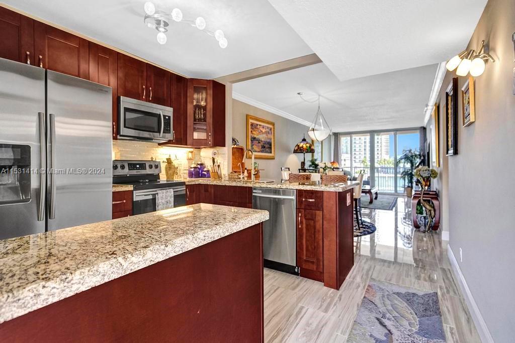 121 Golden Isles Dr # 205