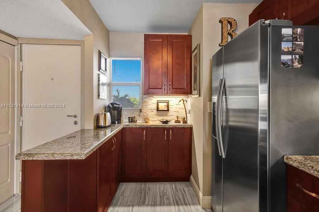 121 Golden Isles Dr # 205