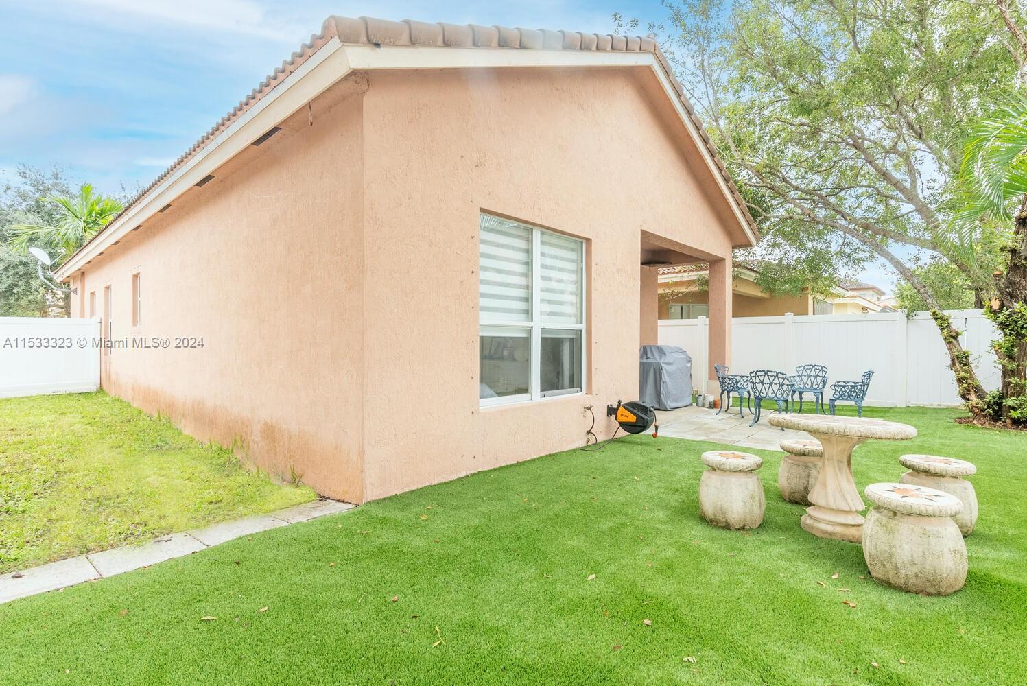 970 NE 37th Pl