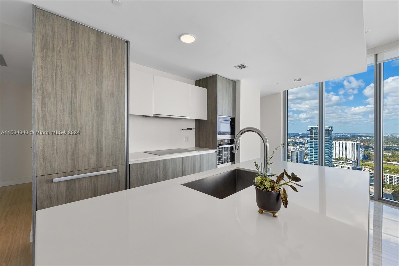 2900 NE 7th Ave # 4001