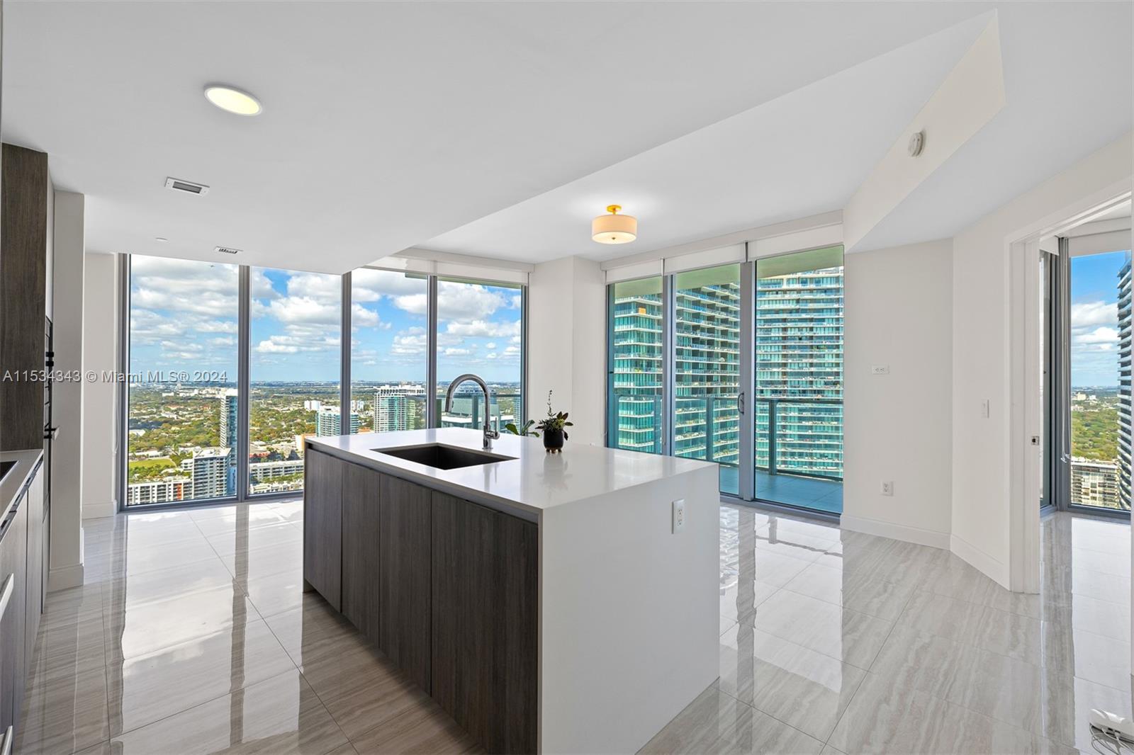 2900 NE 7th Ave # 4001