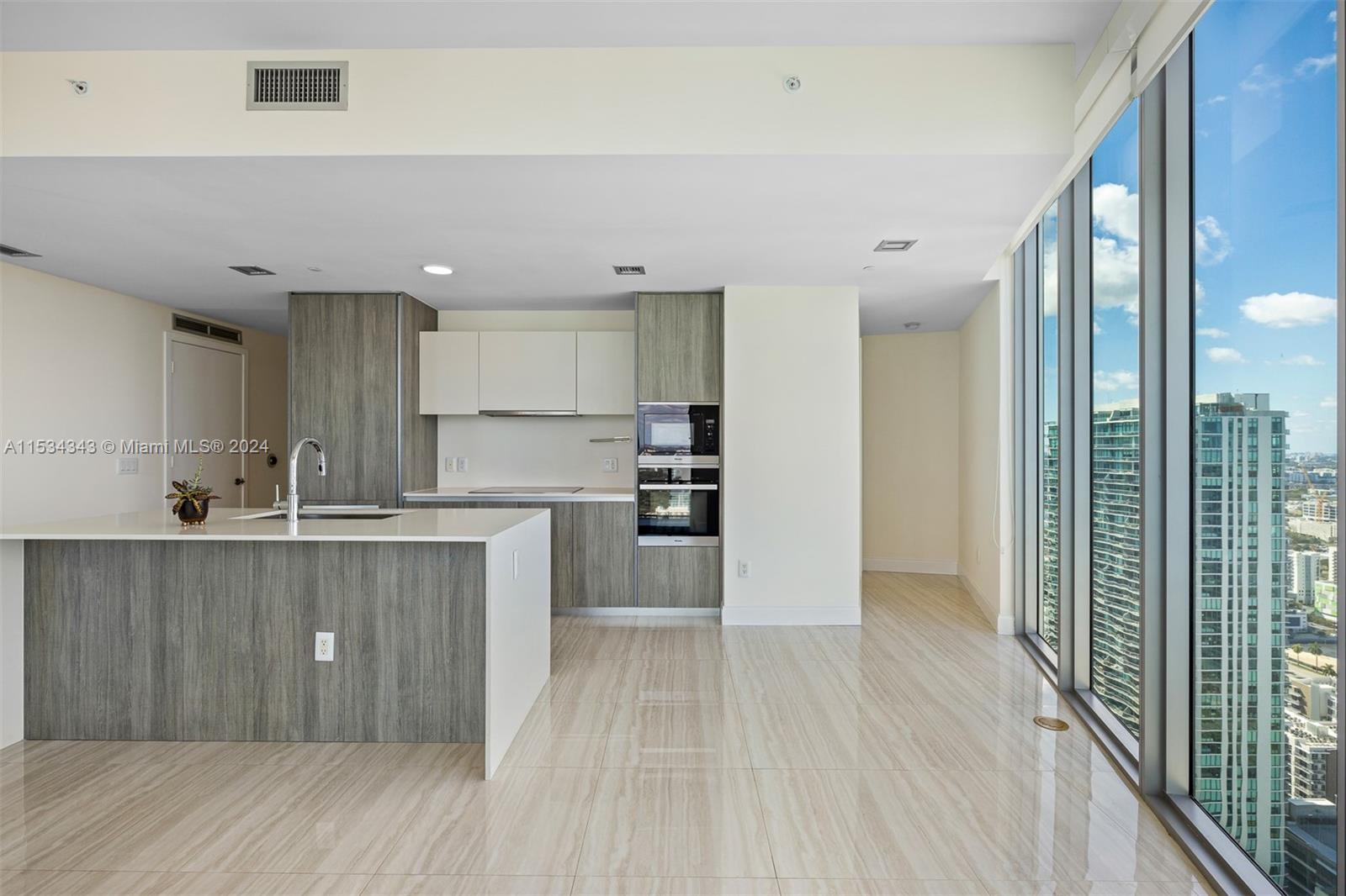 2900 NE 7th Ave # 4001