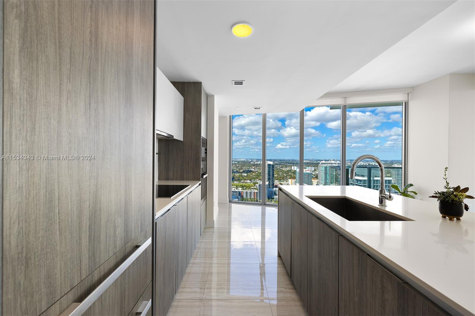 2900 NE 7th Ave # 4001