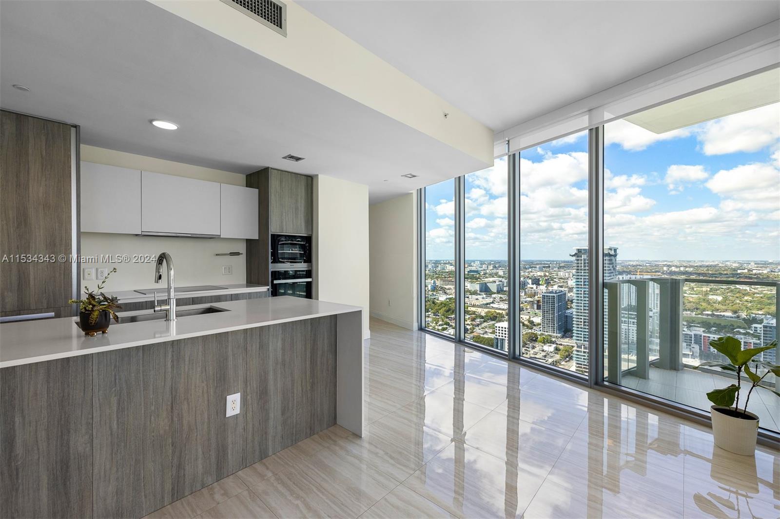 2900 NE 7th Ave # 4001