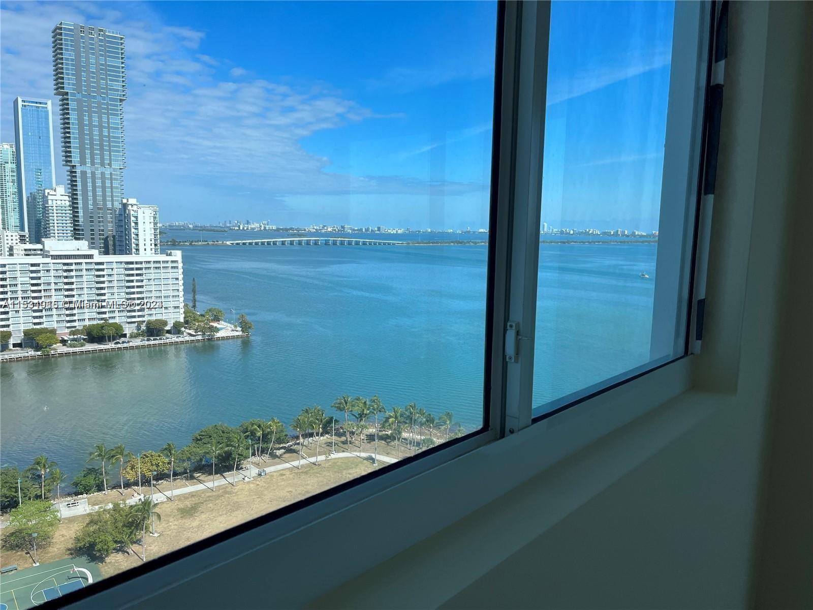 1800 N Bayshore Dr # 2109