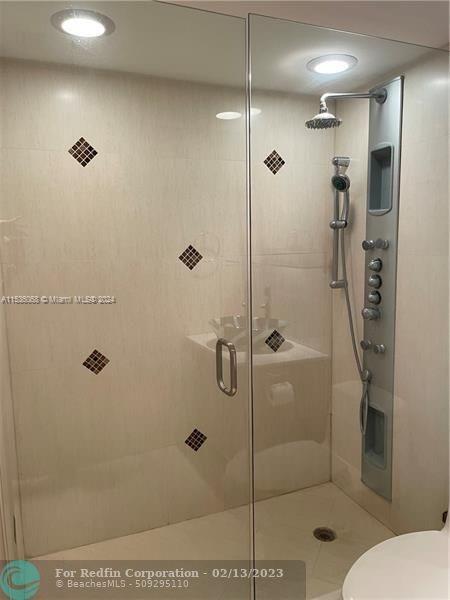 3600 Mystic Pointe Dr # 1404