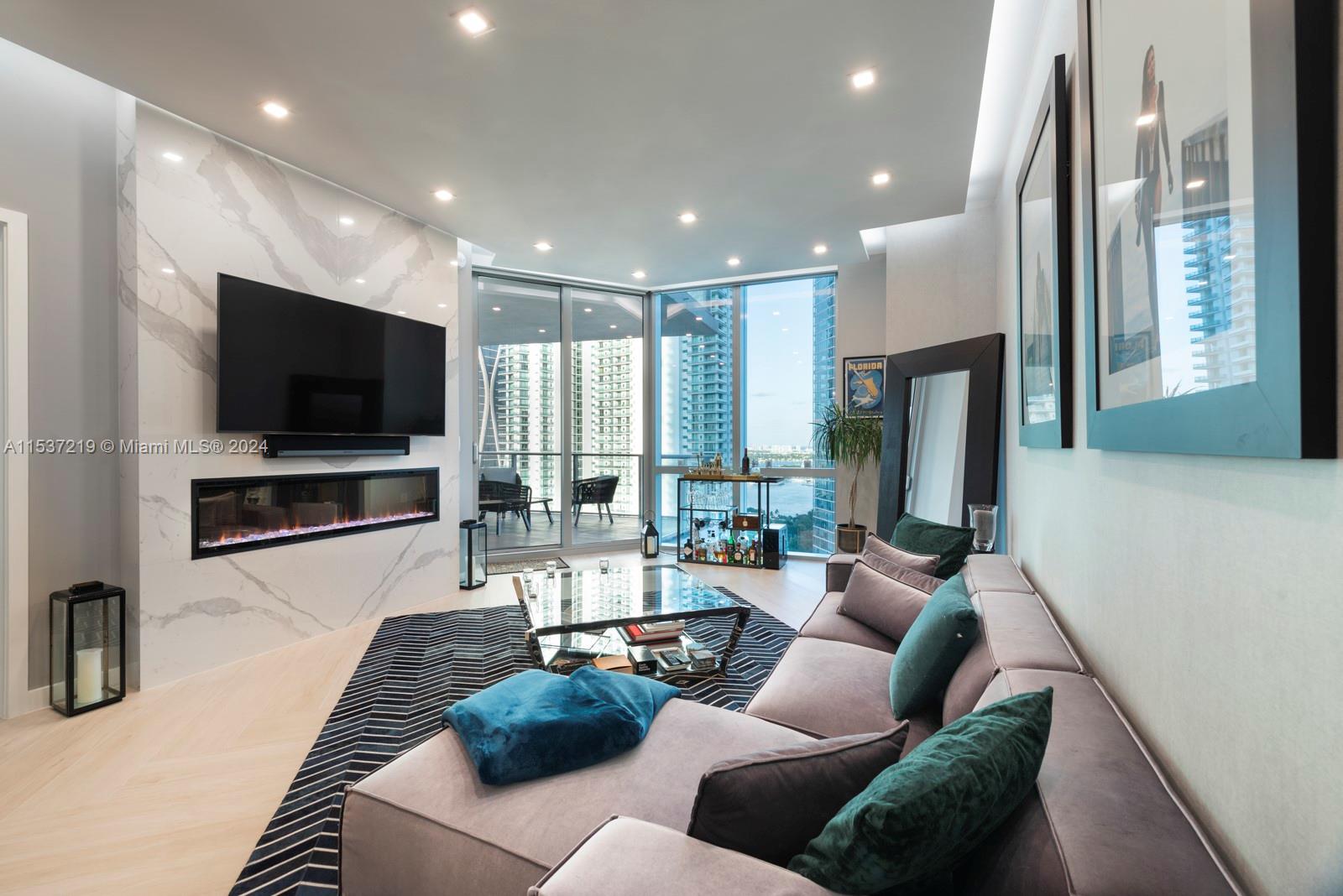 851 NE 1st Ave # 2505