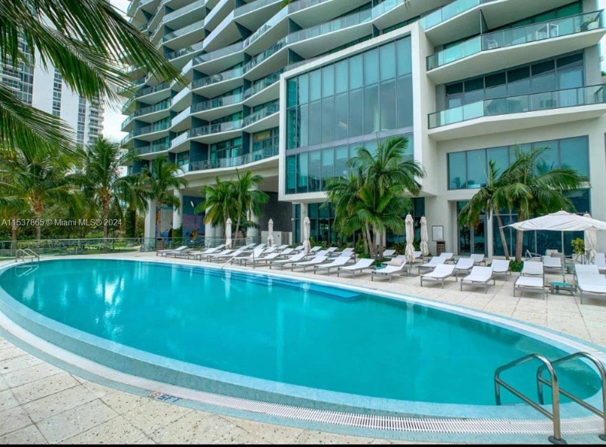 460 NE 28th St # 1902