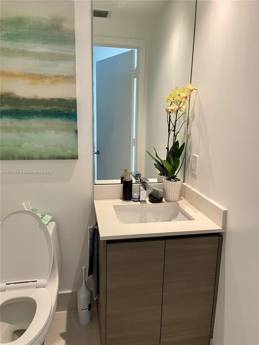 460 NE 28th St # 1902