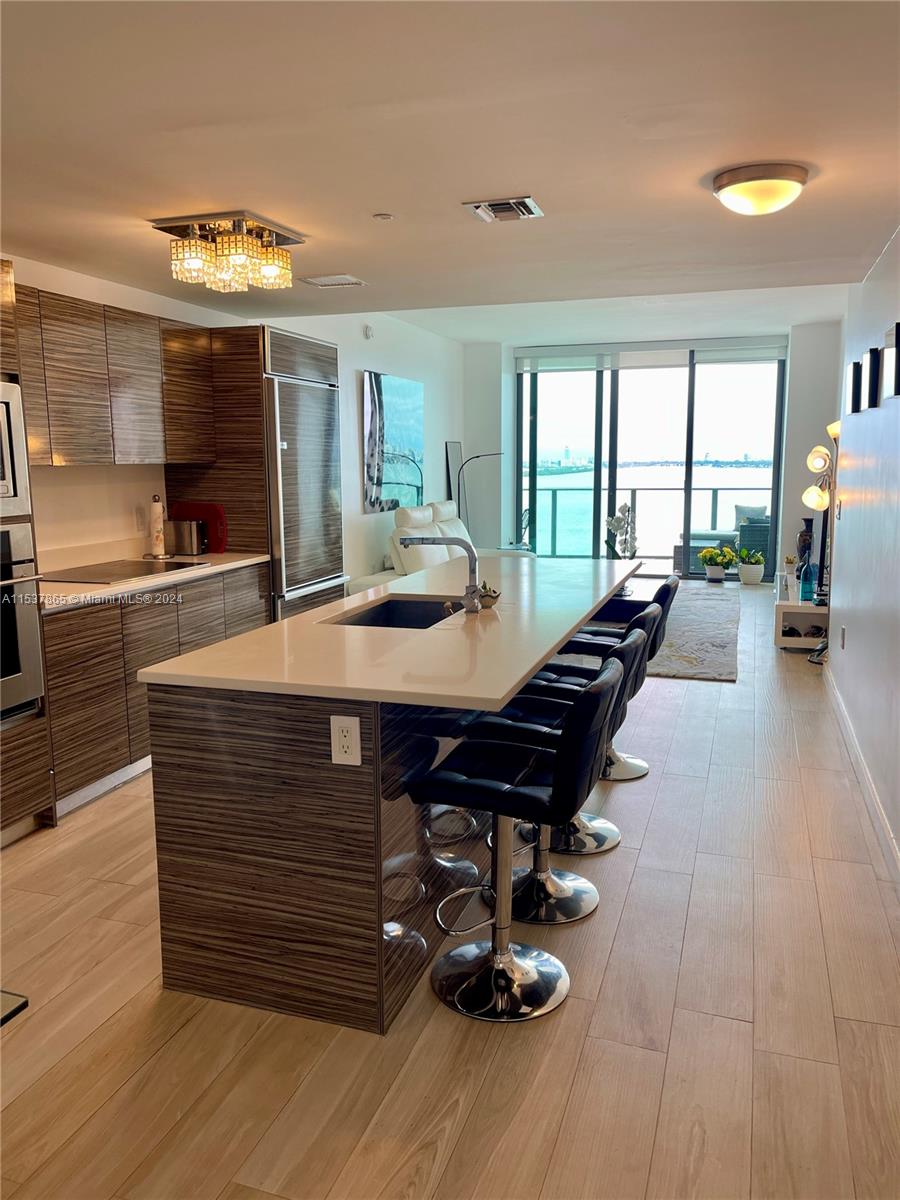 460 NE 28th St # 1902