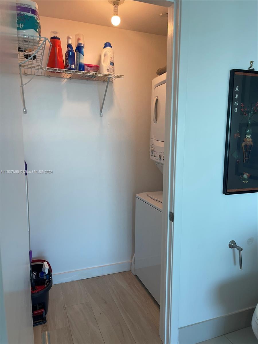 460 NE 28th St # 1902