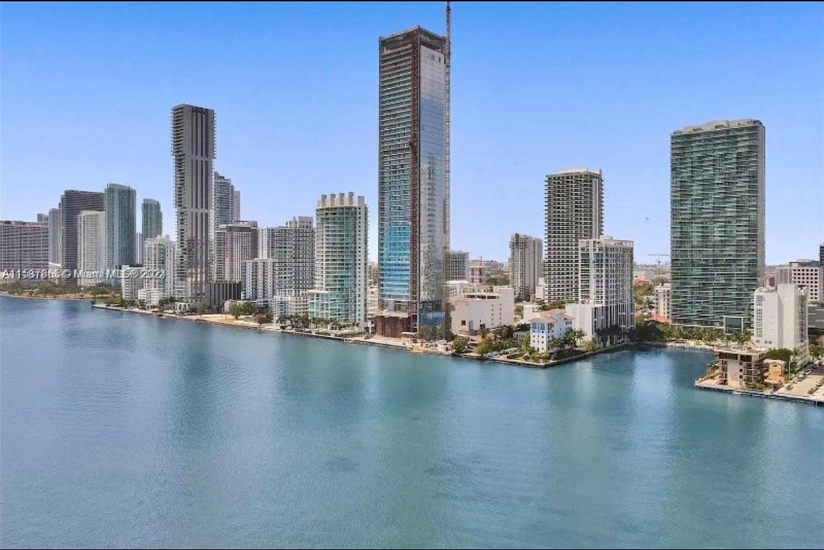 460 NE 28th St # 1902