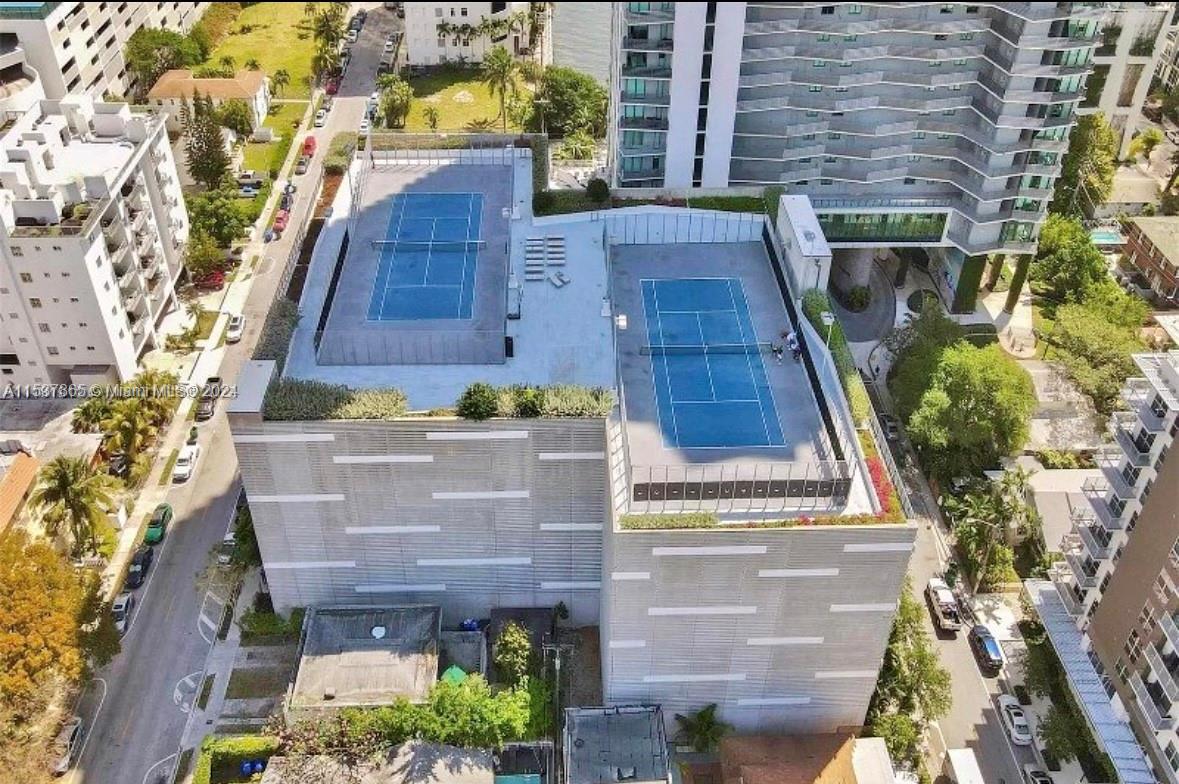 460 NE 28th St # 1902