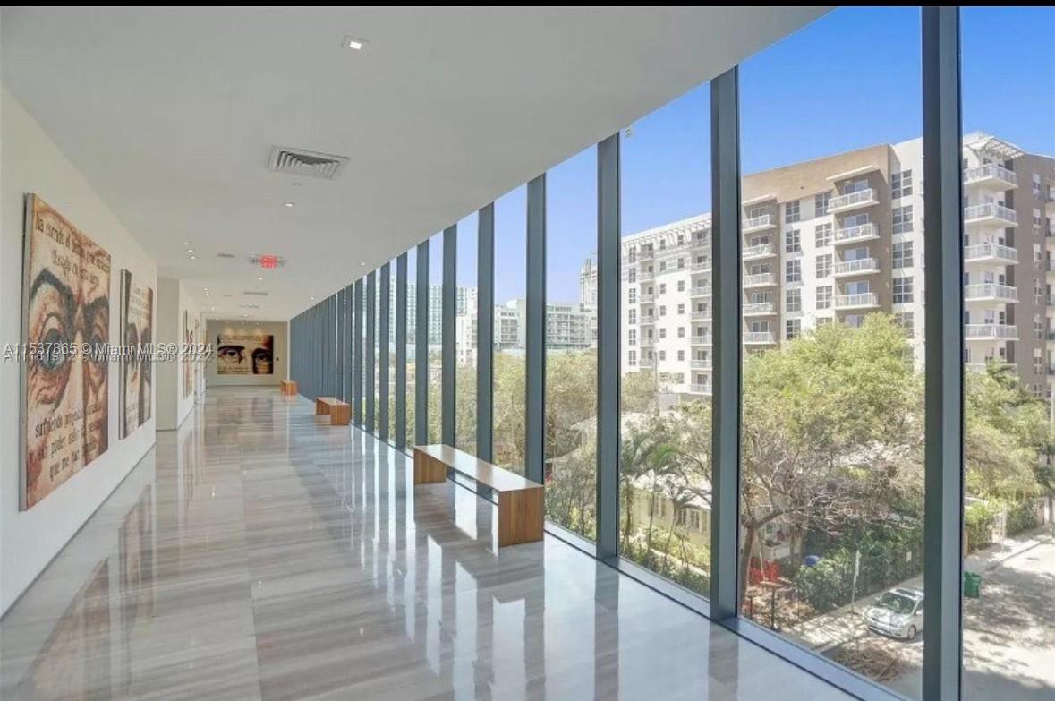 460 NE 28th St # 1902