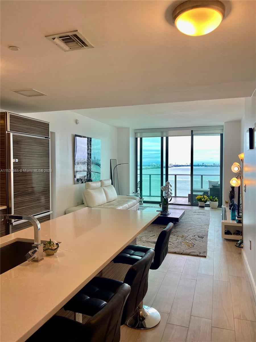 460 NE 28th St # 1902