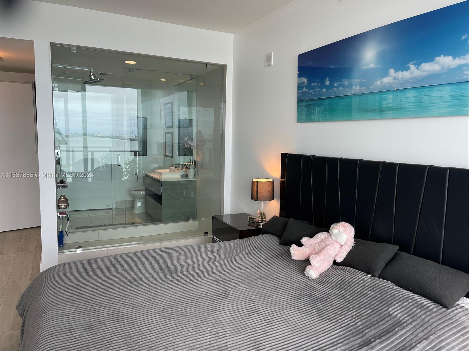 460 NE 28th St # 1902