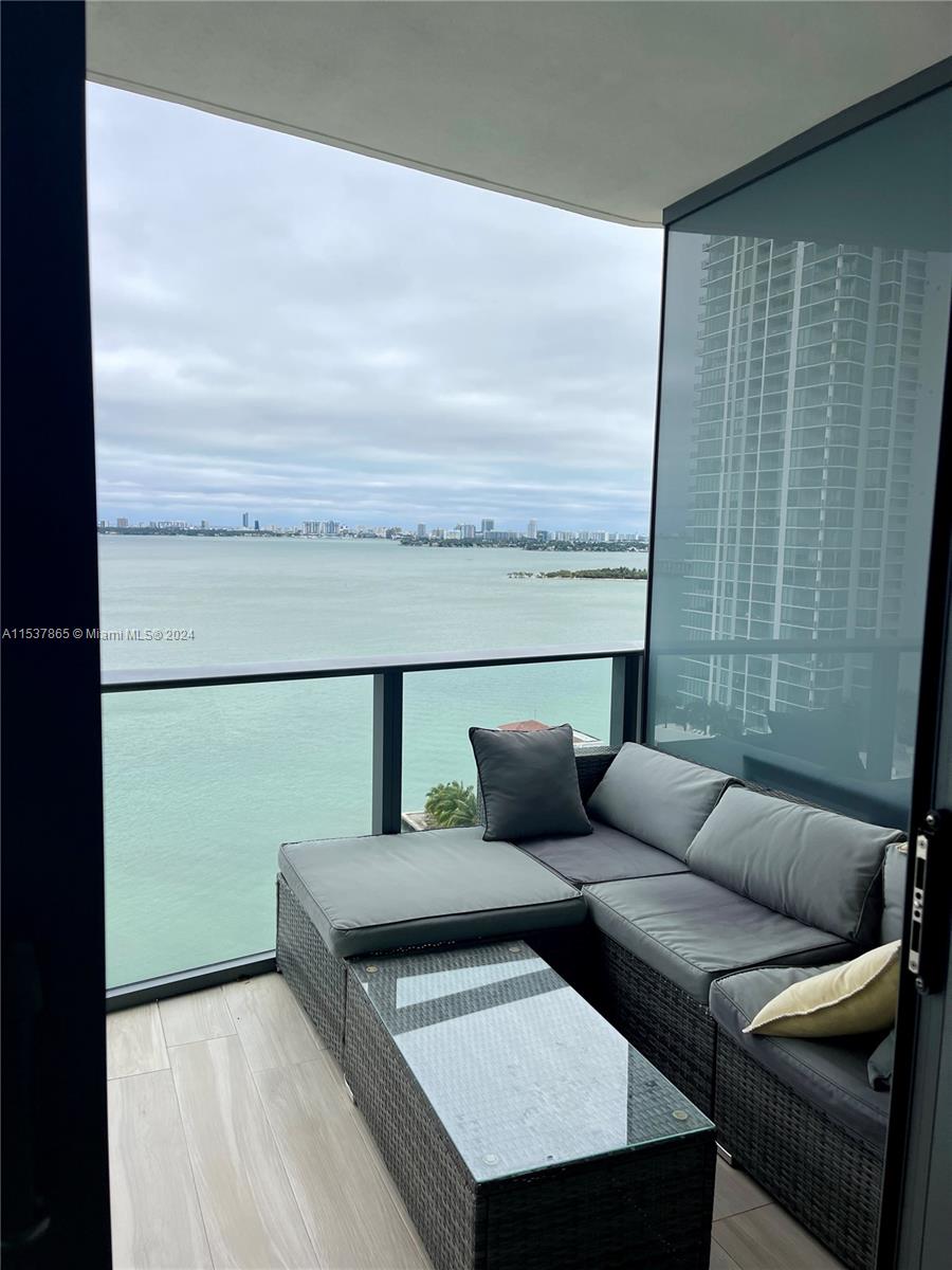 460 NE 28th St # 1902