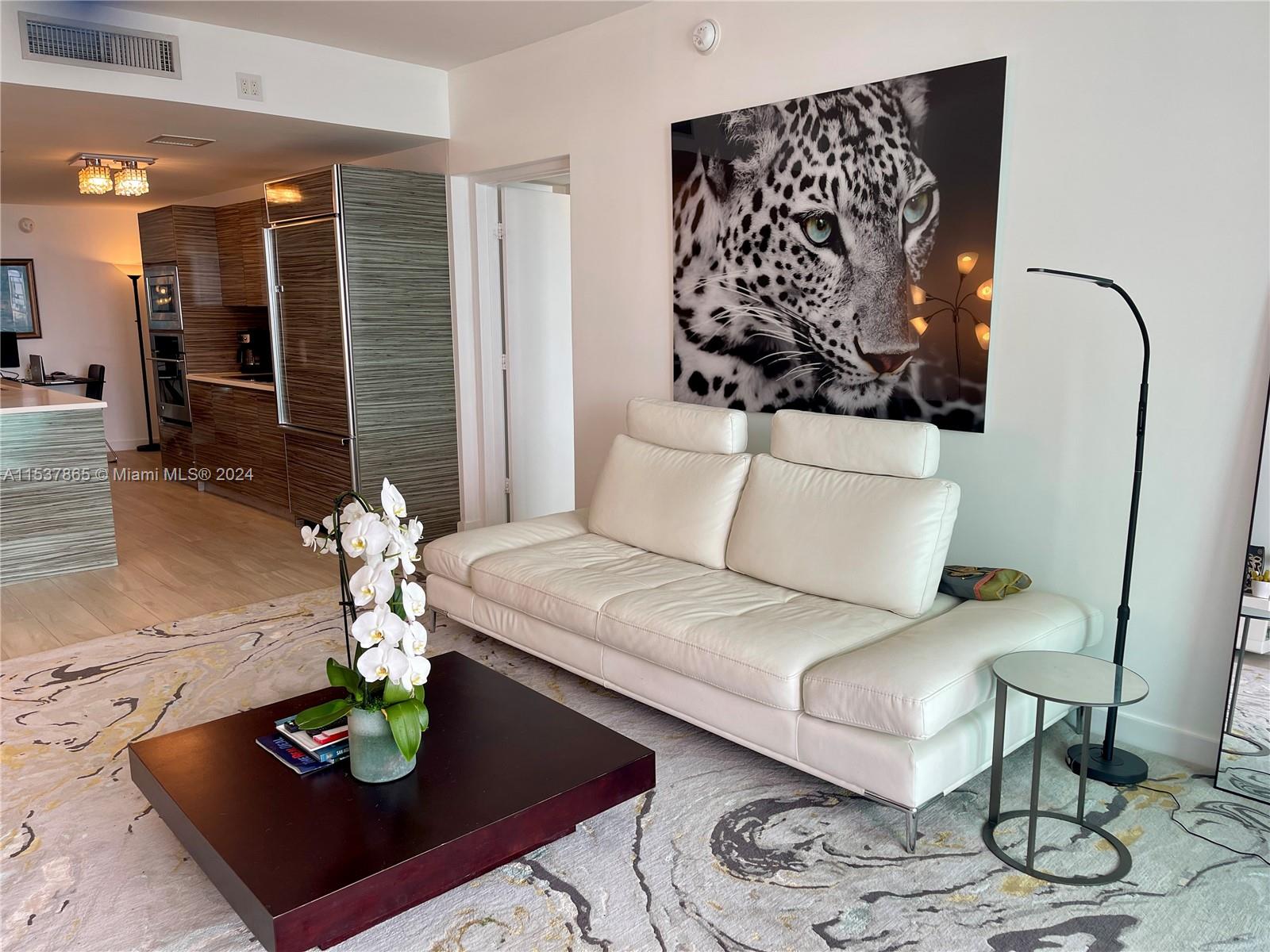 460 NE 28th St # 1902