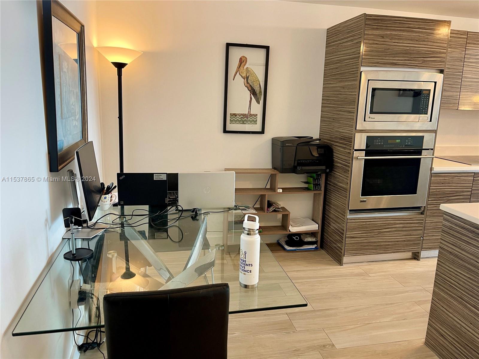 460 NE 28th St # 1902