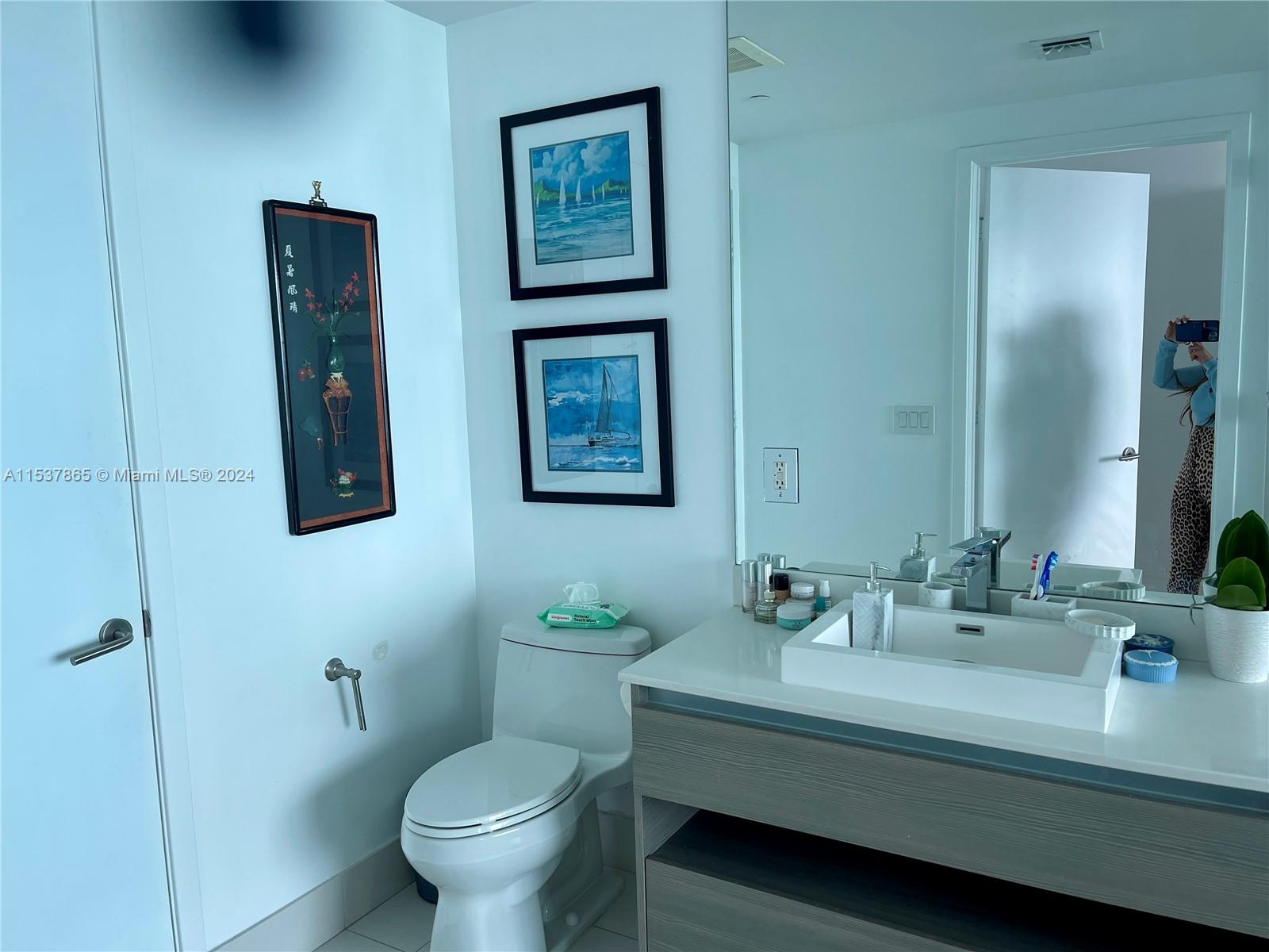 460 NE 28th St # 1902