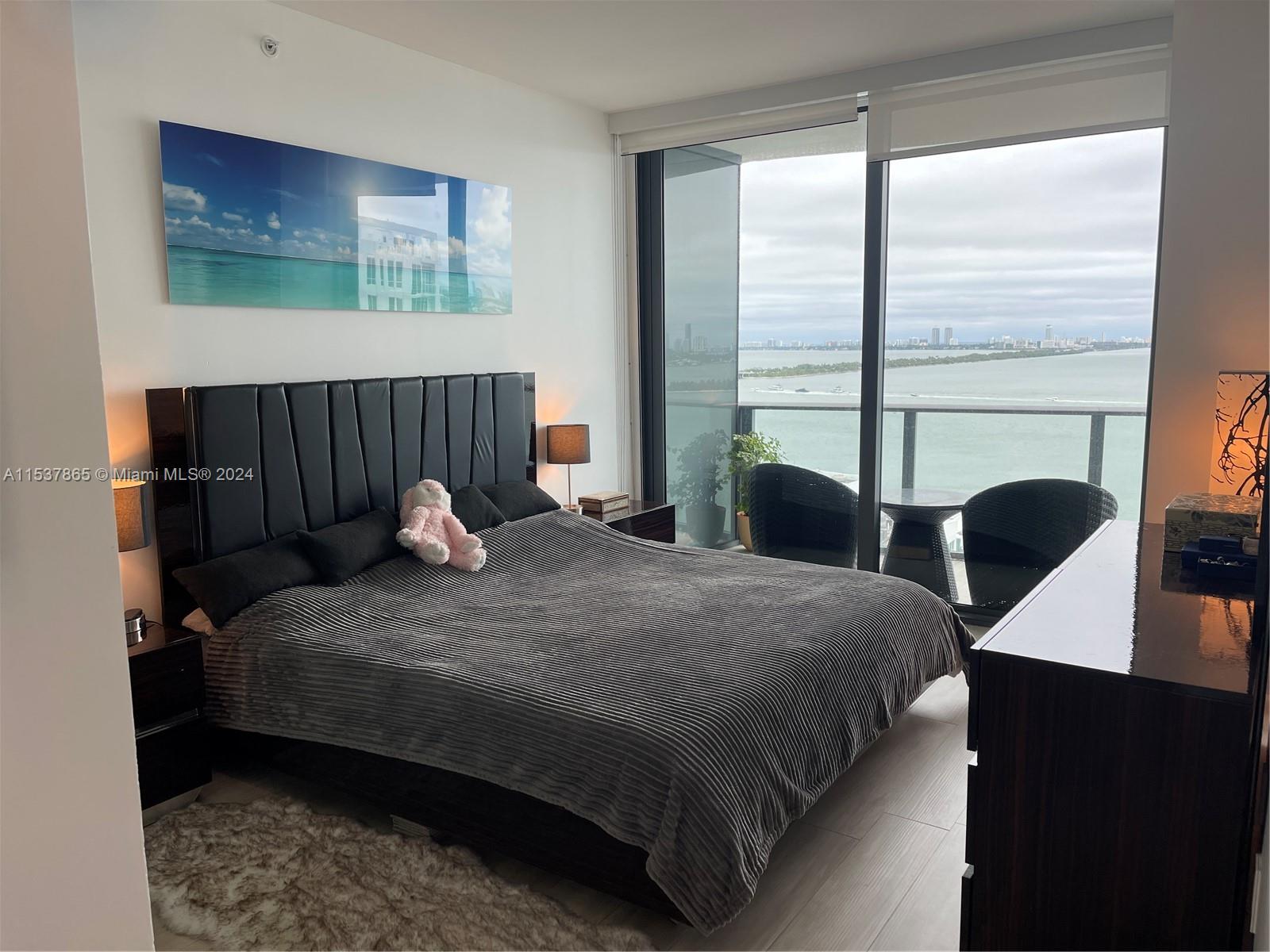 460 NE 28th St # 1902