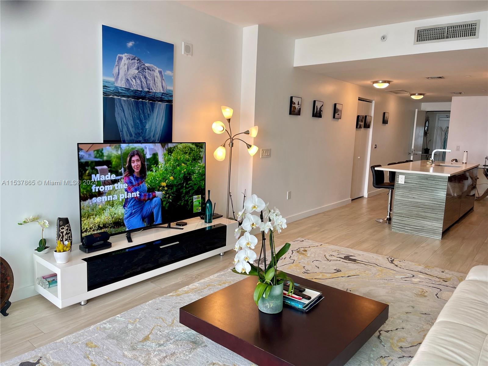 460 NE 28th St # 1902