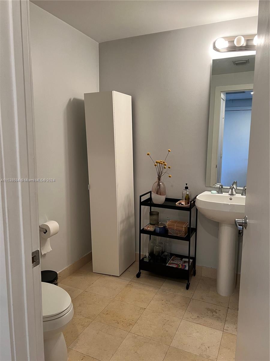 1050 Brickell Ave # 408