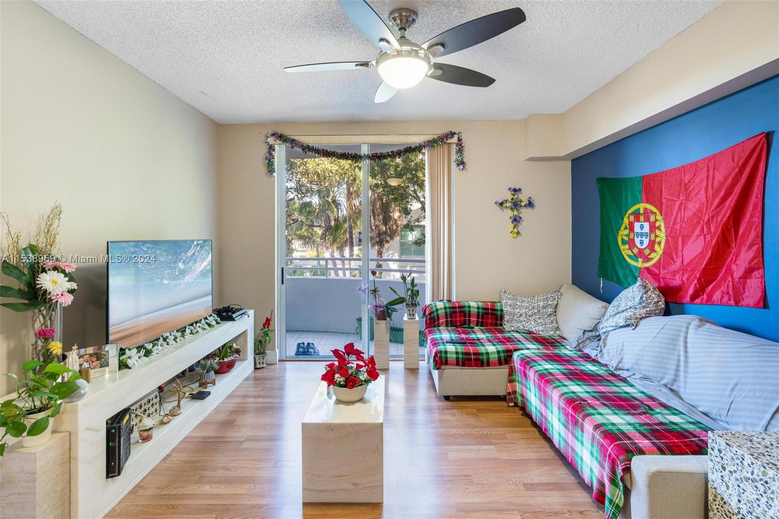 9156 Collins Ave # 208