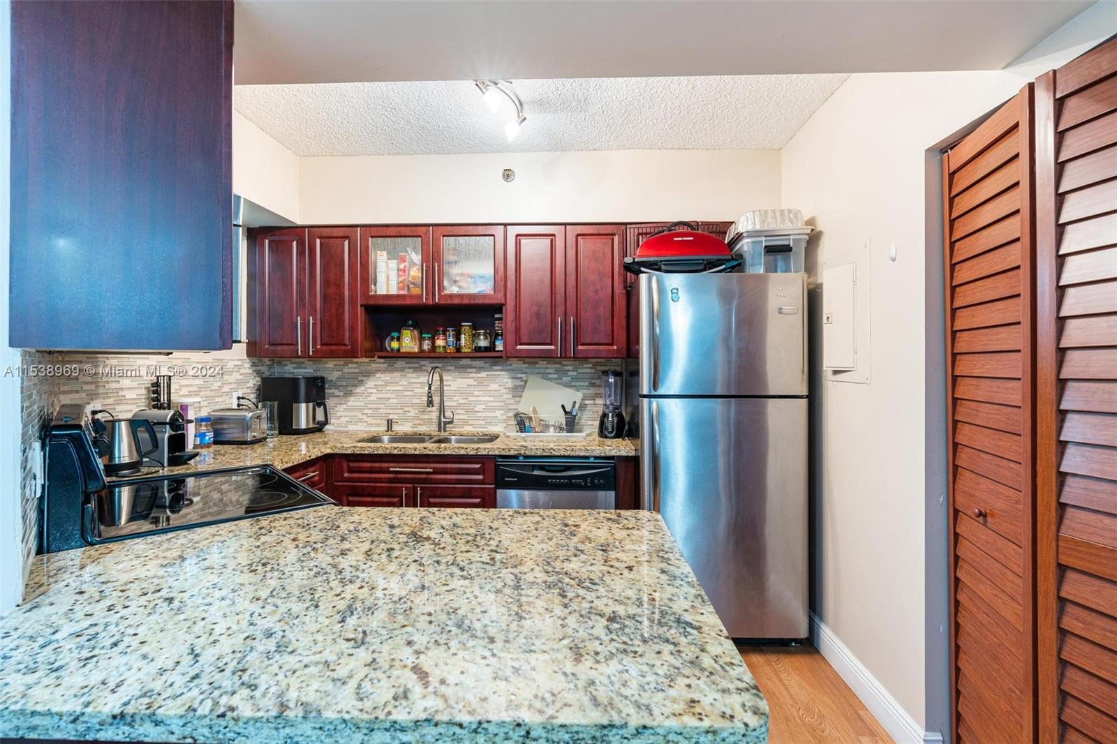 9156 Collins Ave # 208