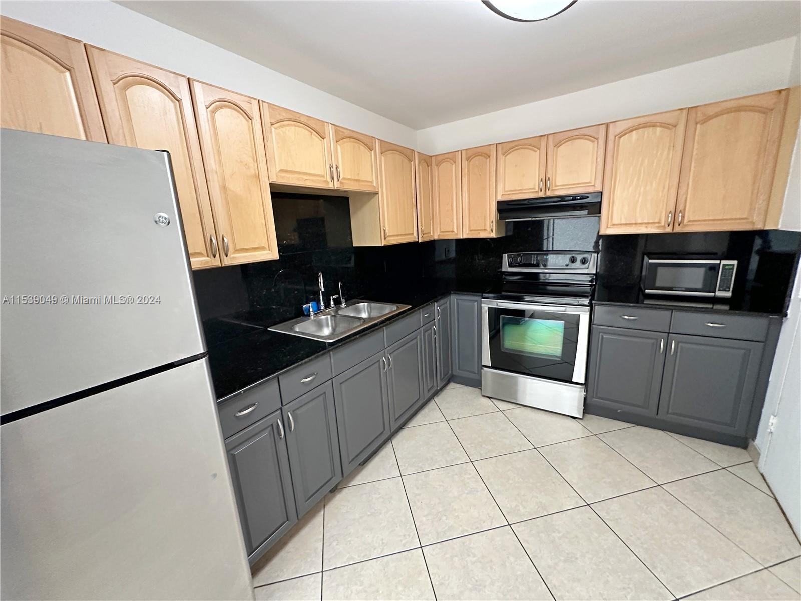 3800 S Ocean Dr # 611