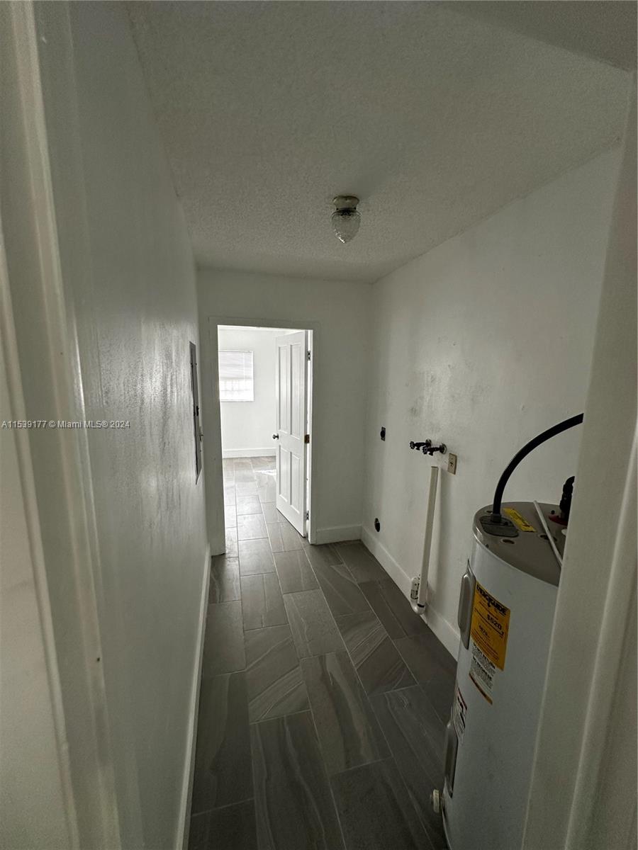 6895 SW 39th Unit: -