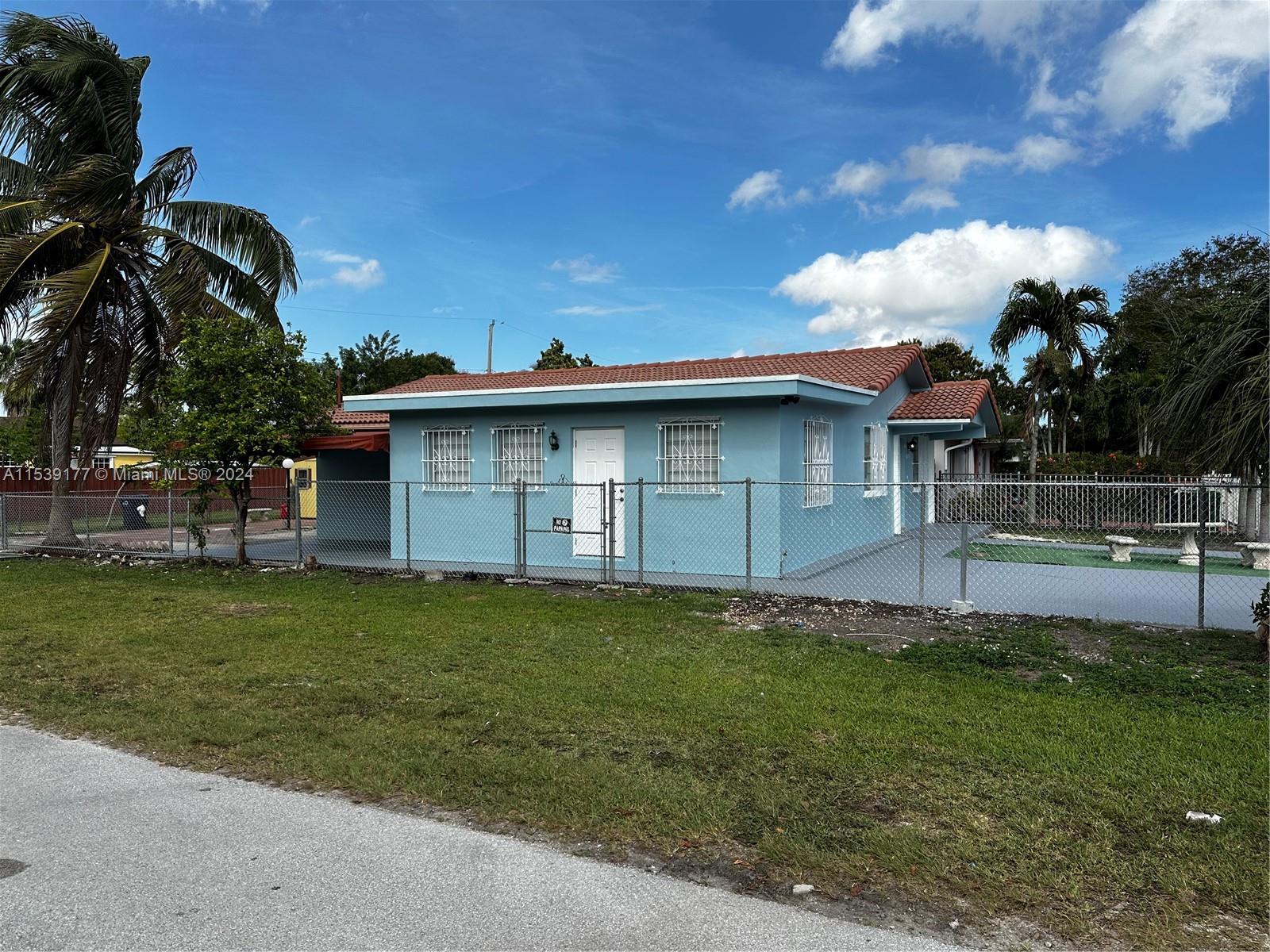 6895 SW 39th Unit: -