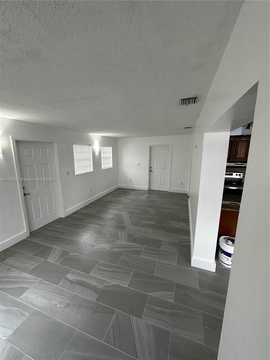6895 SW 39th Unit: -
