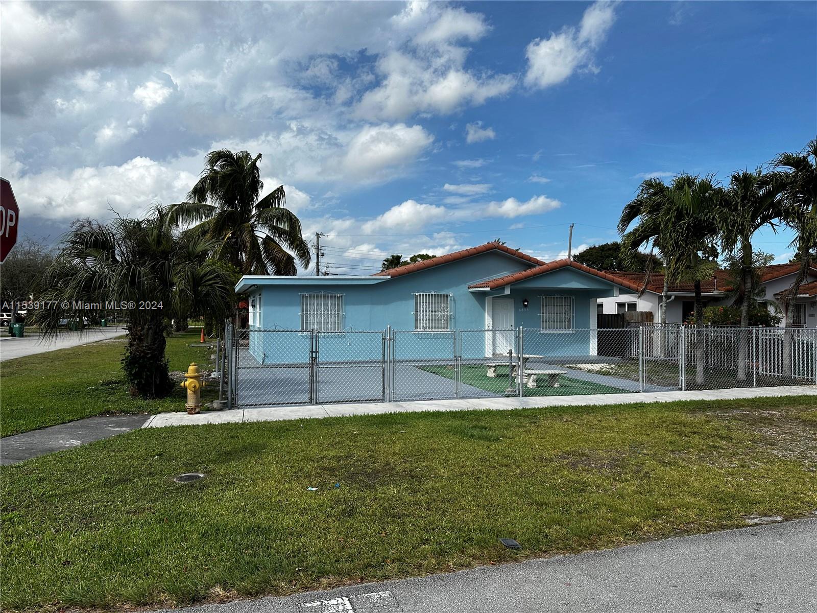 6895 SW 39th Unit: -