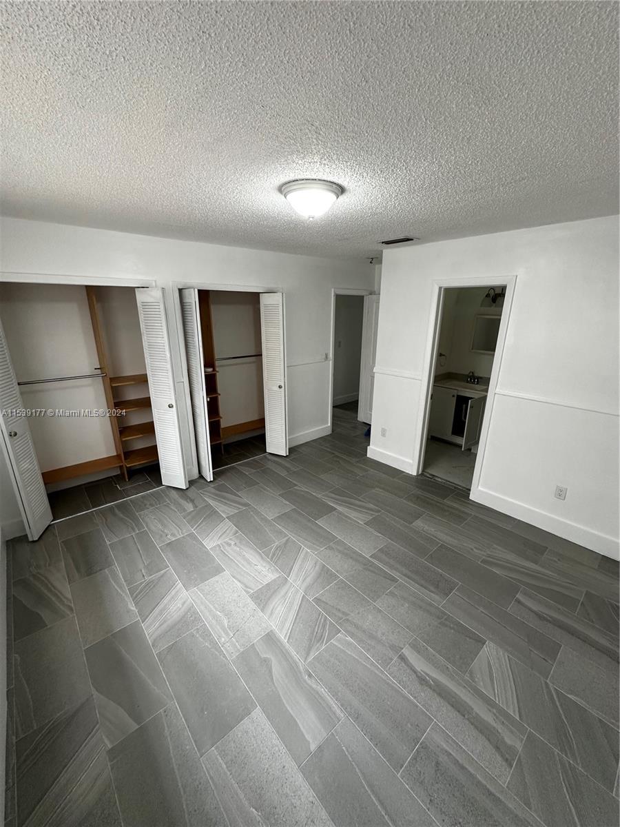 6895 SW 39th Unit: -