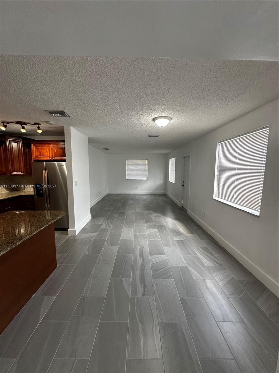 6895 SW 39th Unit: -