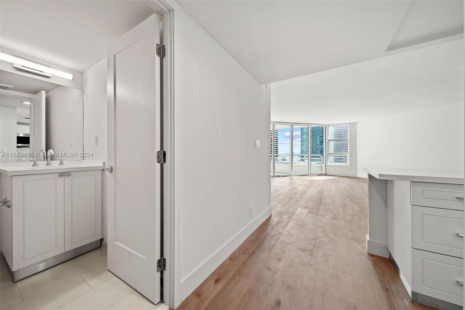 555 NE 34th St # 1911