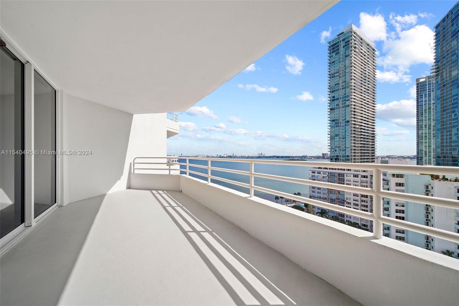 555 NE 34th St # 1911