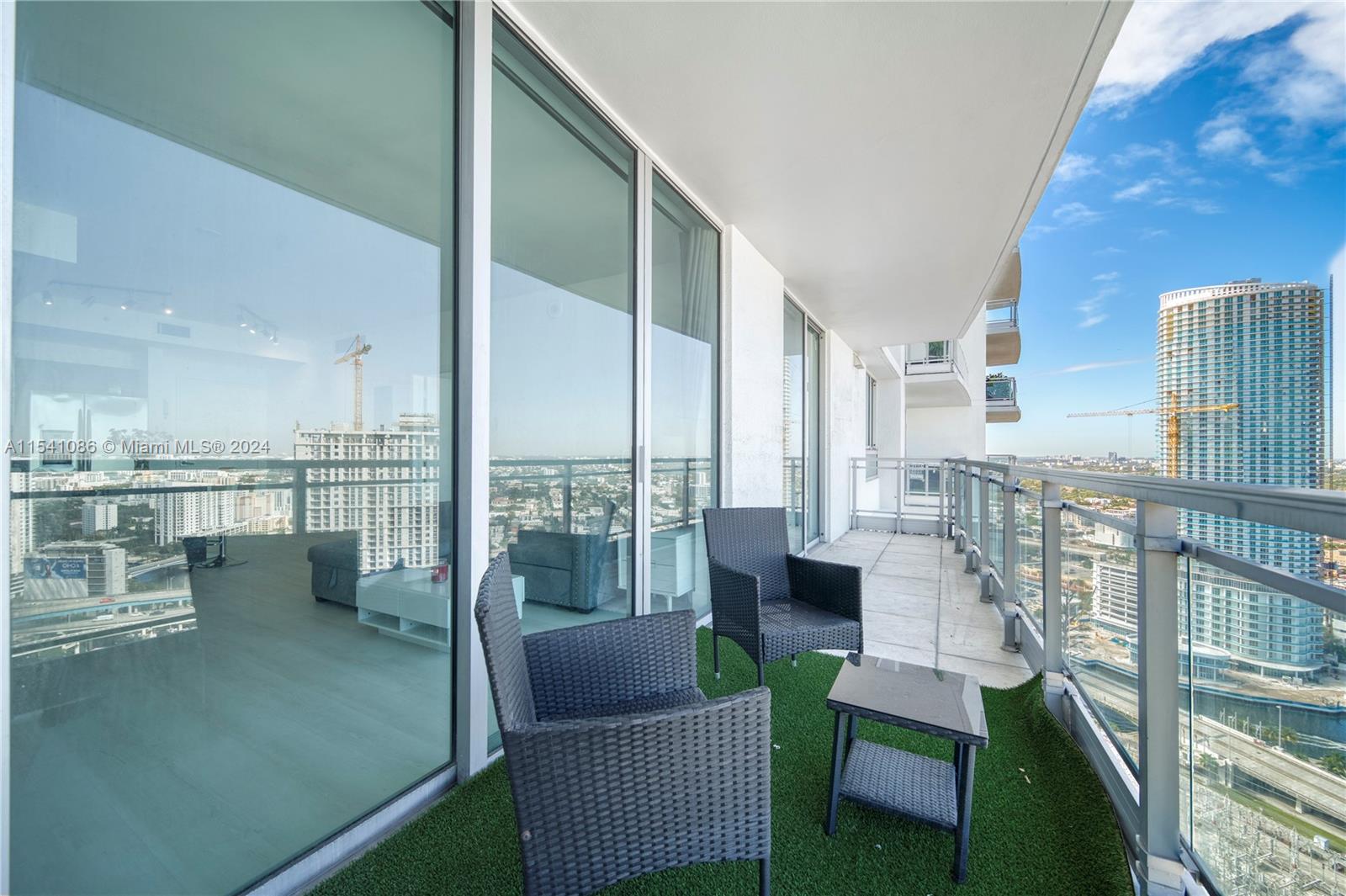90 SW 3rd St # 3607