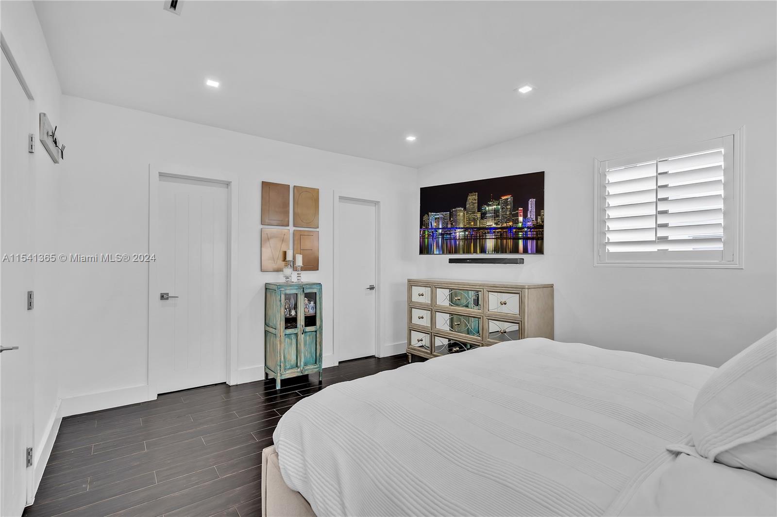 7749 SW 34th Ter