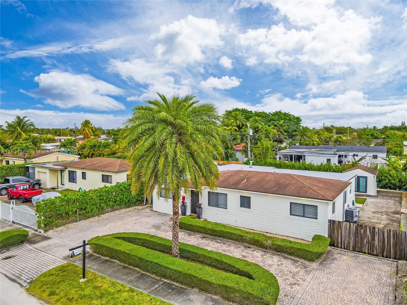 7749 SW 34th Ter