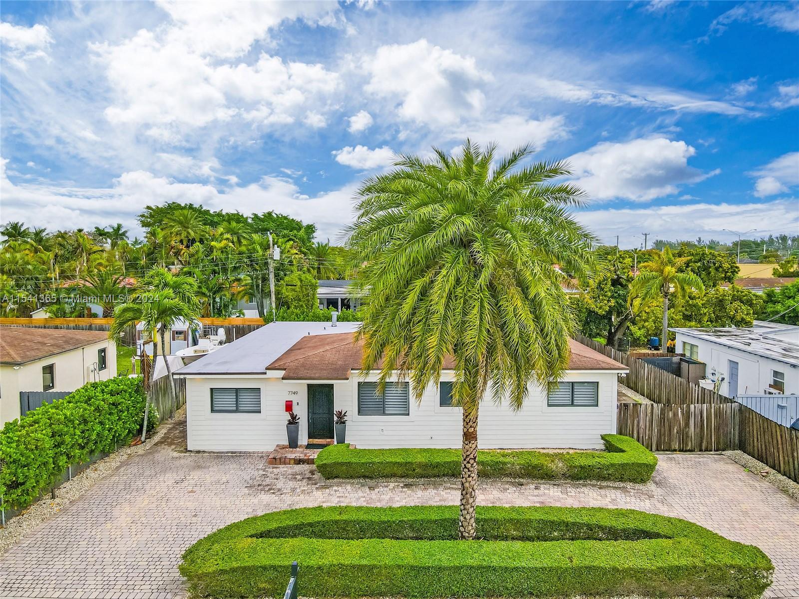 7749 SW 34th Ter