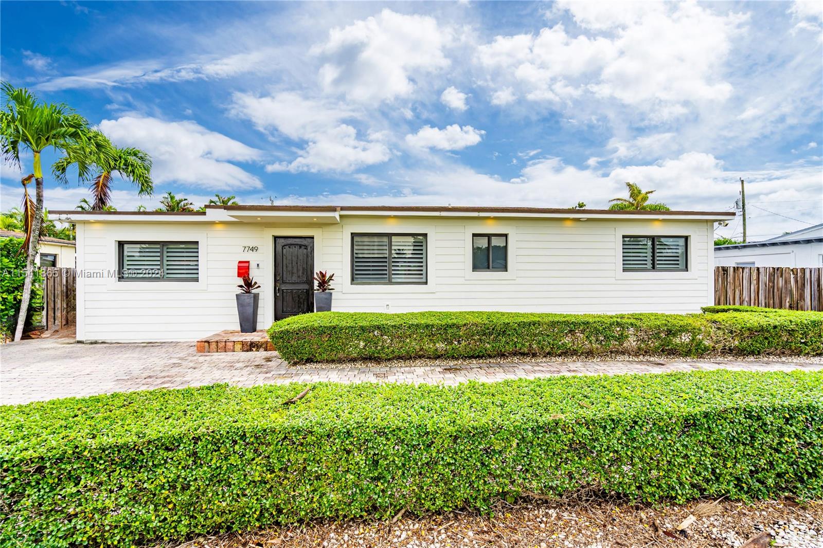 7749 SW 34th Ter